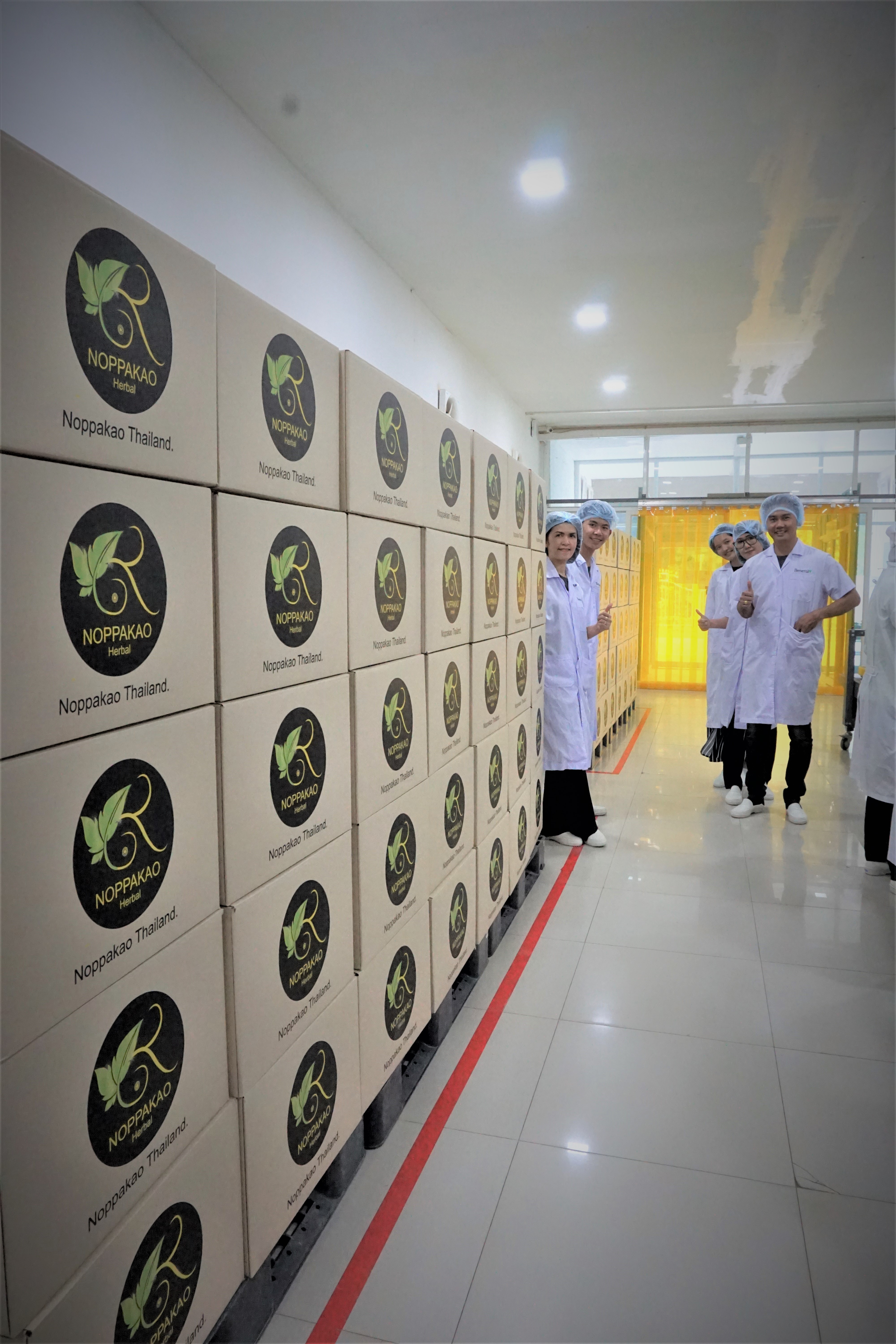 ทีมผู้บริหาร บจก.นพเก้าไทยแลนด์ ตรวจเยี่ยมกระบวนการผลิต "ชานพเก้า"
