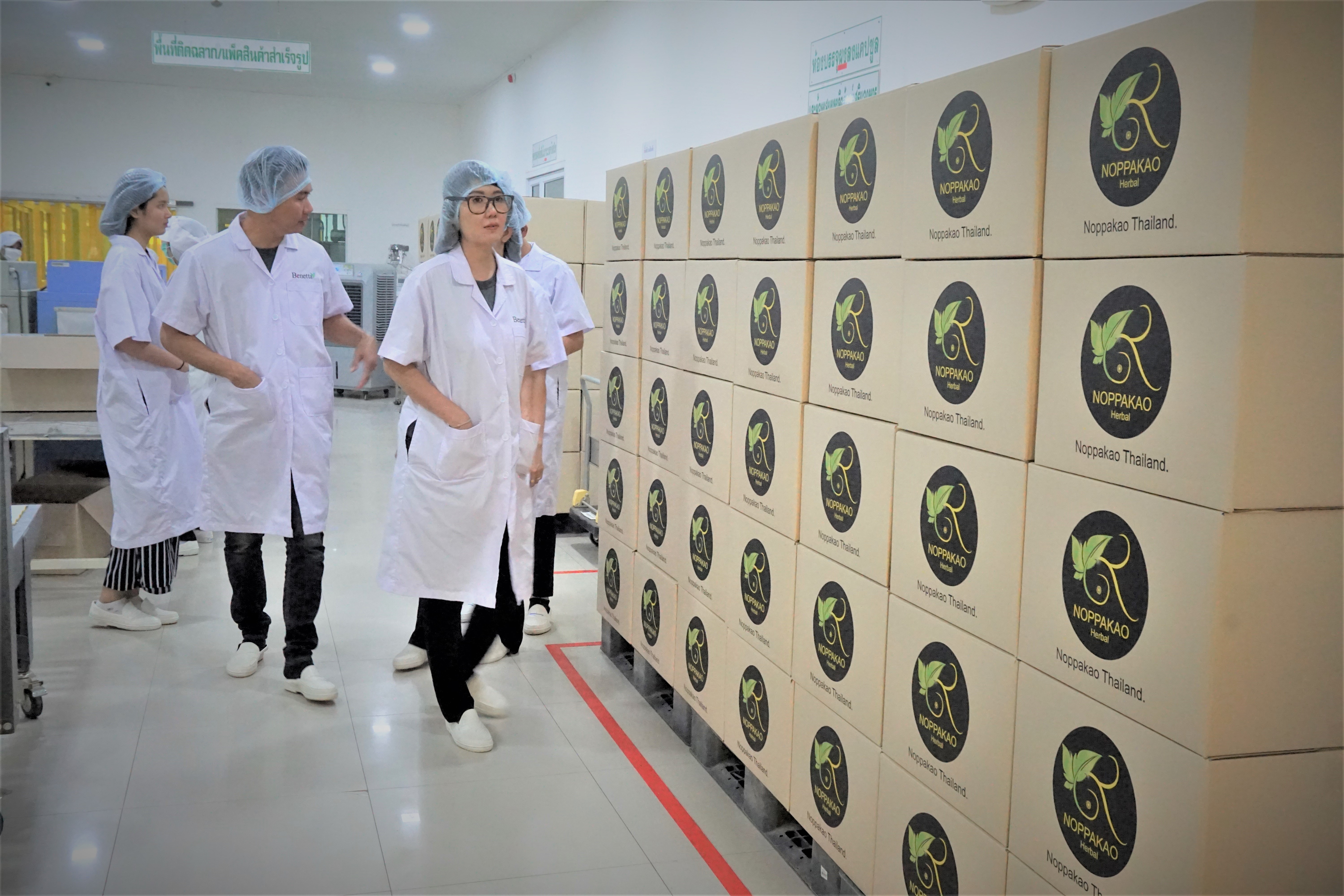 ทีมผู้บริหาร บจก.นพเก้าไทยแลนด์ ตรวจเยี่ยมกระบวนการผลิต "ชานพเก้า"
