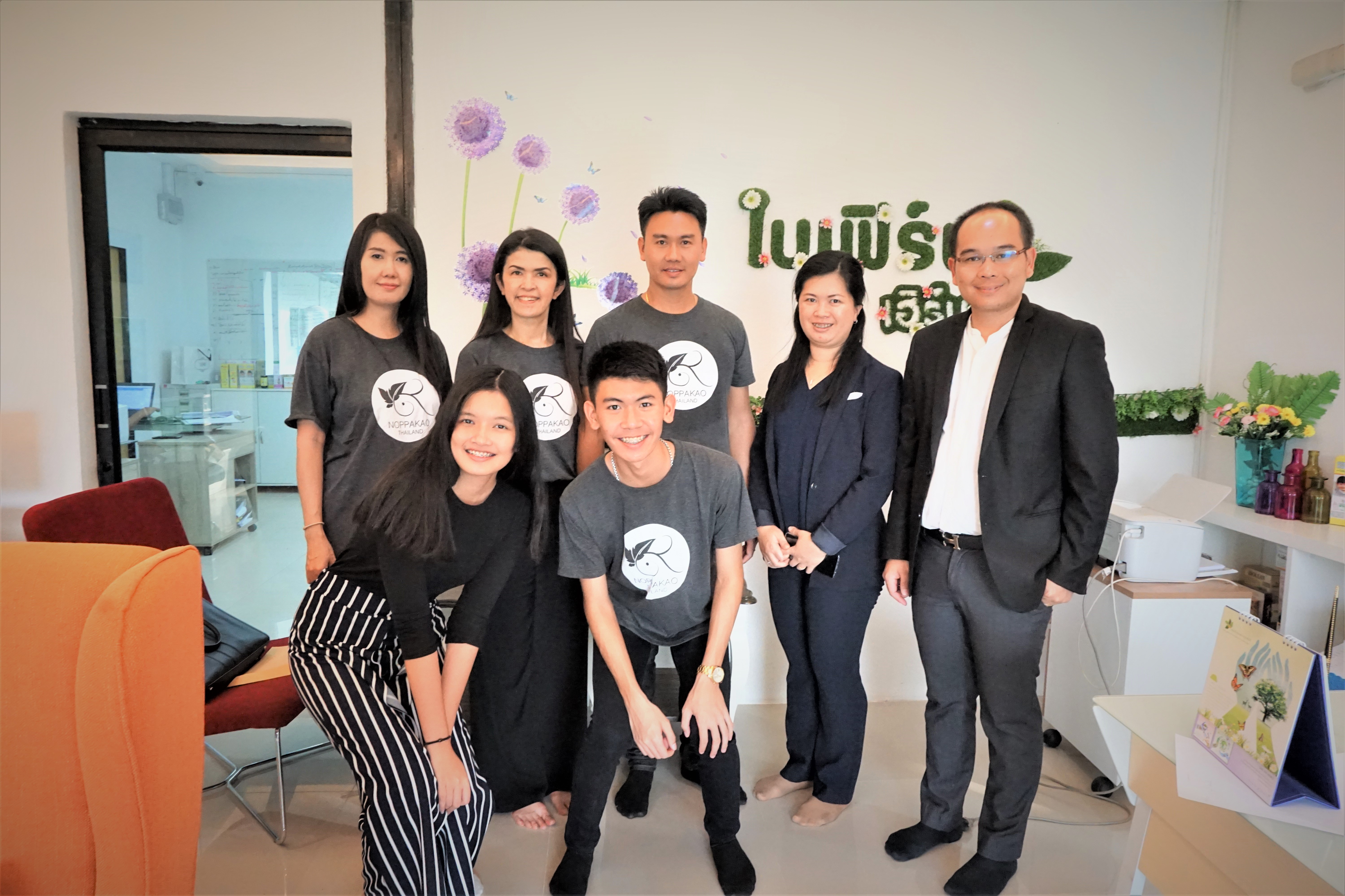 ทีมผู้บริหาร บจก.นพเก้าไทยแลนด์ ตรวจเยี่ยมกระบวนการผลิต "ชานพเก้า"